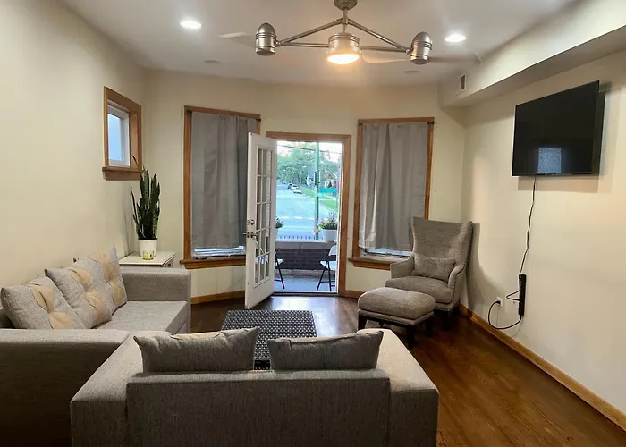 Relaxing Entire Roseland Neighborhood Unit Apartment *
