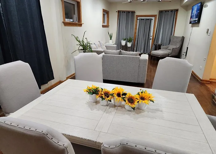 Relaxing Entire Roseland Neighborhood Unit Apartment *